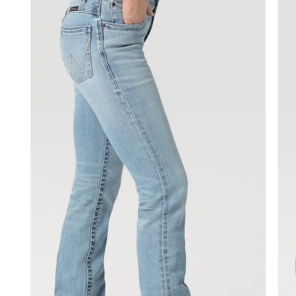 Wrangler womans light wash mid rise Willow ultimate riding bootcut jeans - Picture 4 of 9